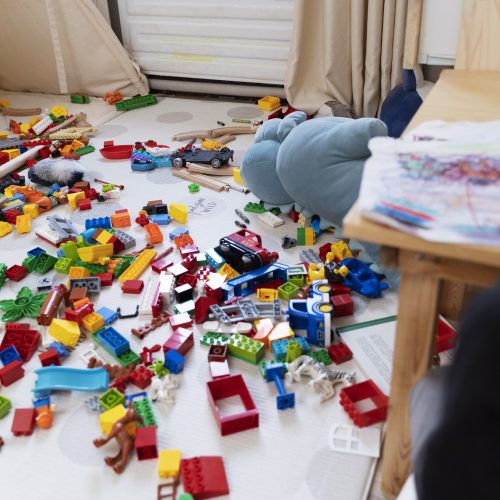 L’art de lâcher prise : Apprendre à laisser ses enfants grandir… sans culpabilité