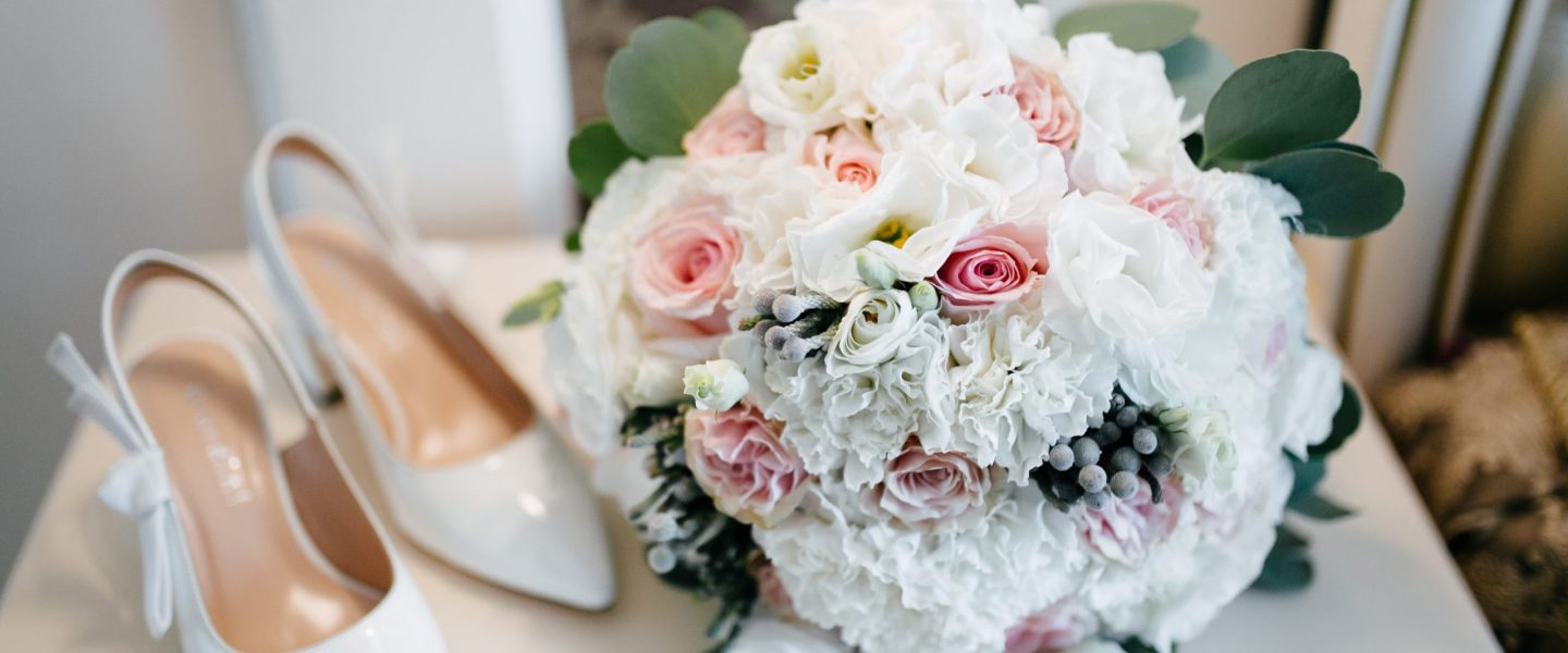 wedding bouquet in bride's hands